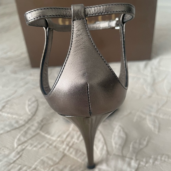 Gucci Authentic Sandal Heels. Grey Silver size 8. - Picture 12 of 16